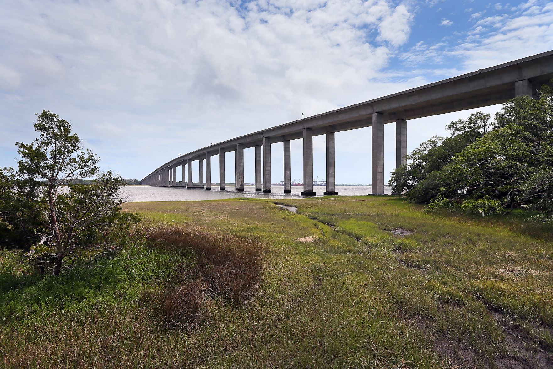 DI toward MP wide 526 bridge over Wando River.jpg